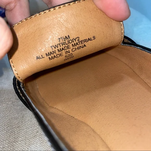 Tommy Hilfiger NWOB! Trudiy2 Black Loafer Signature Beckle Shoes Size 7.5 - Picture 10 of 11